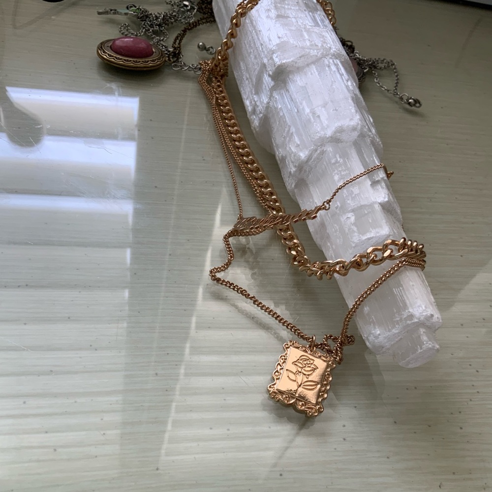 Gold layered pendant necklace set